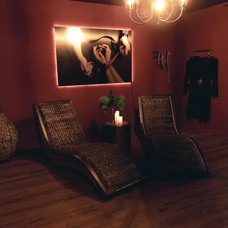 Erwachsenenhotel Bdsm Emotion Mit Privater Sauna Und Whirlpool 4* フロートー