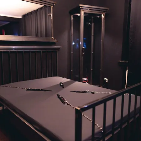 Erwachsenenhotel Bdsm Emotion Mit Privater Sauna Und Whirlpool アパートホテル