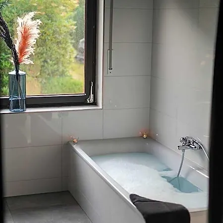 Emotion Apartments- Erlebnis Apartment Mit Privater Sauna Und Whirlpool (Adults Only) 4*