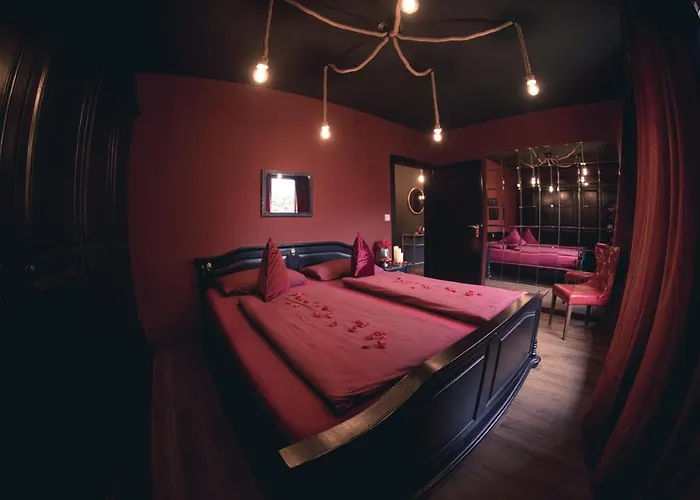 Erwachsenenhotel Bdsm Emotion Mit Privater Sauna Und Whirlpool 4*